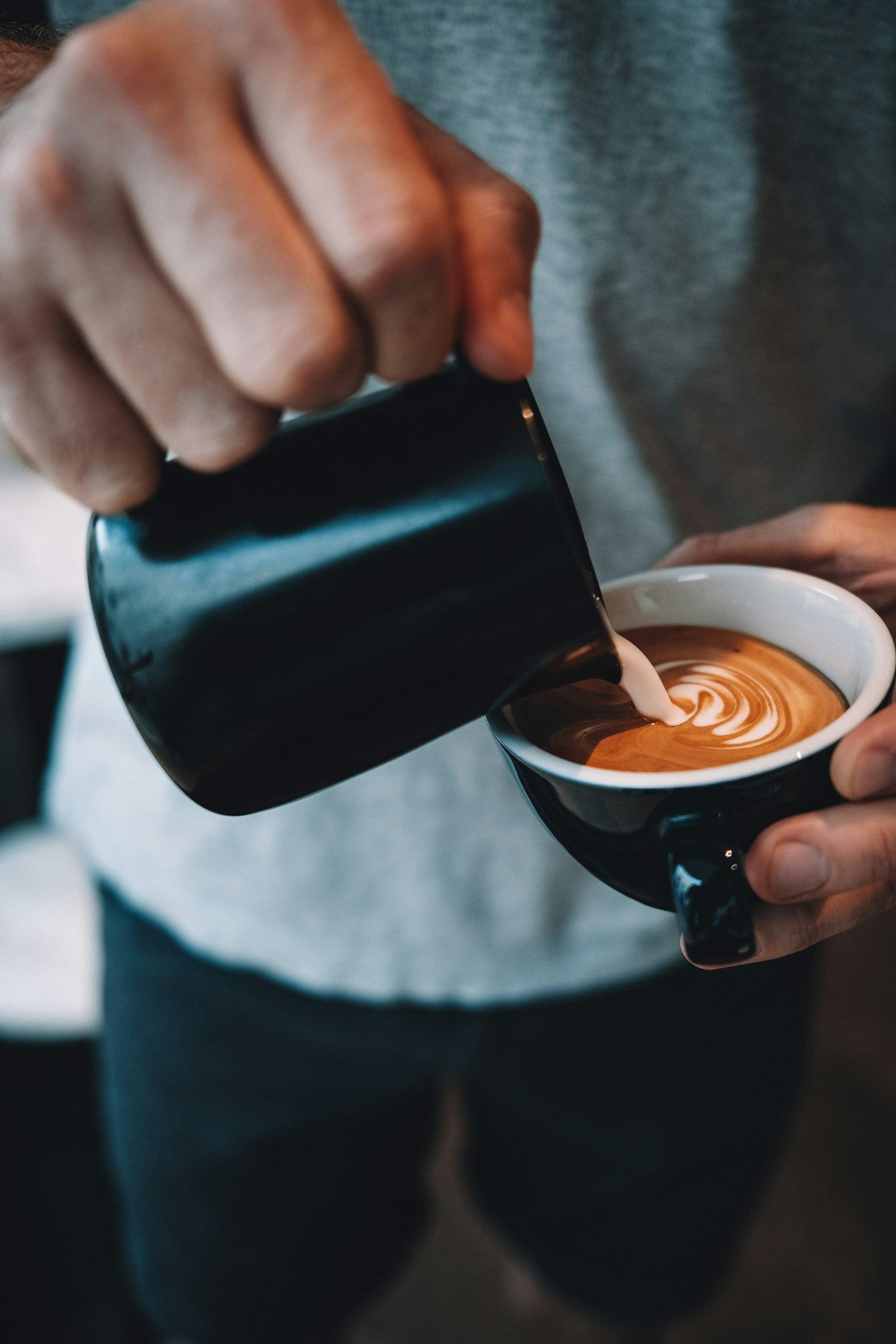 latte-pouring-art-coffee-espresso - LG's coffee